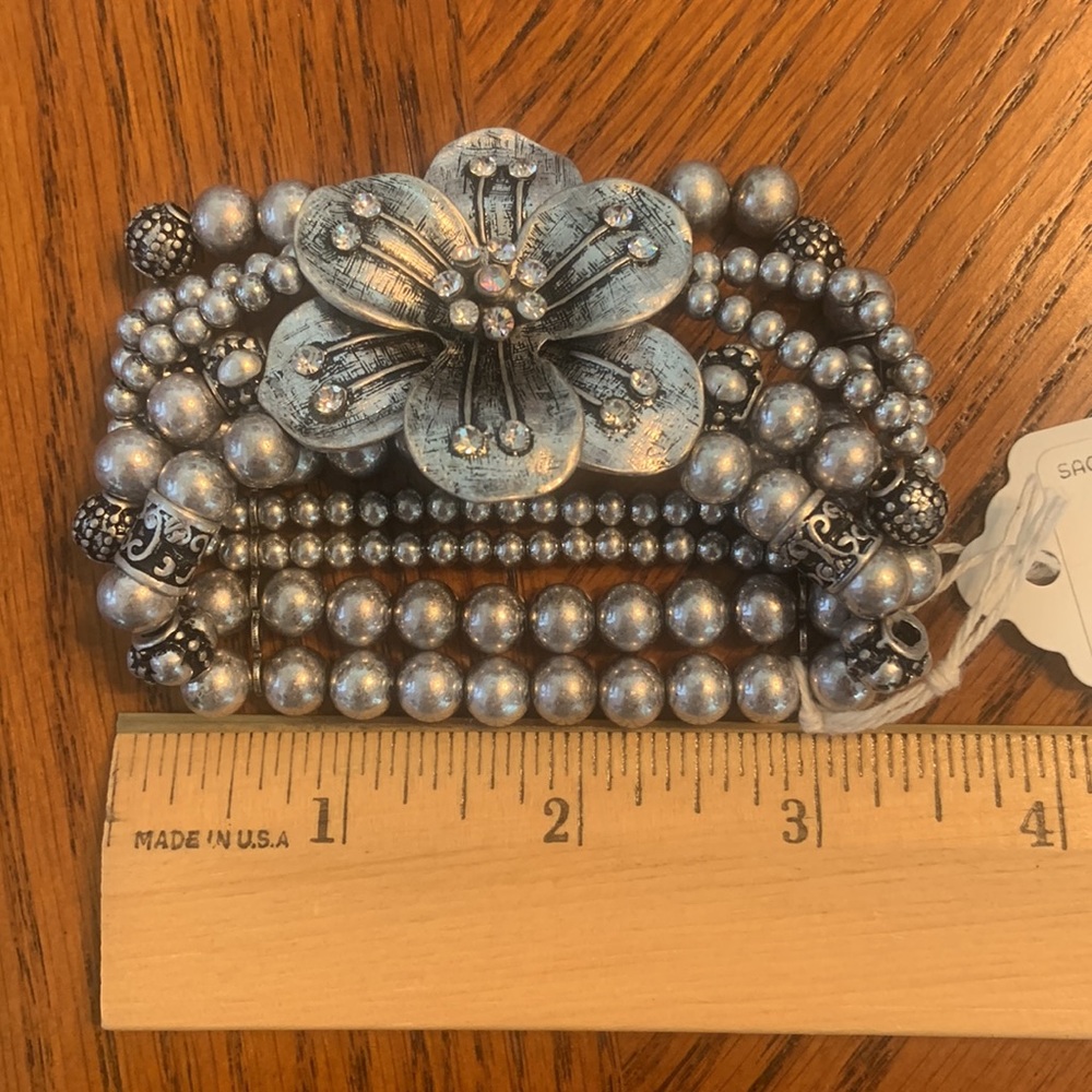 NWT BOHO FUN!! Silver Tone Stretch Bracelet Beautiful Flower 🌺 In Center - Picture 9 of 14